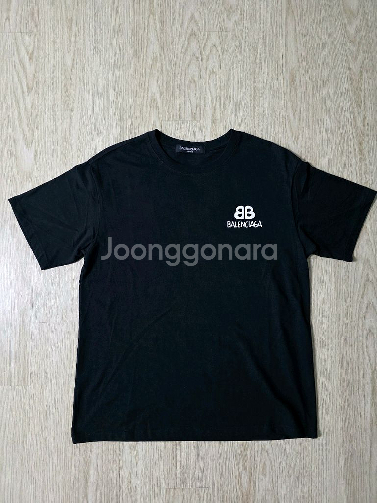발렌시아가 화이트, 블랙 반팔 M 팝니다 (새상품)--7