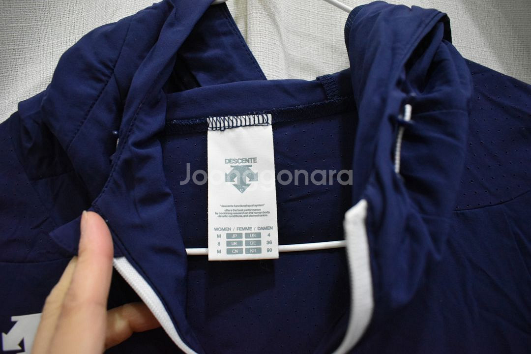 데상트 여성 후드집업 90--1