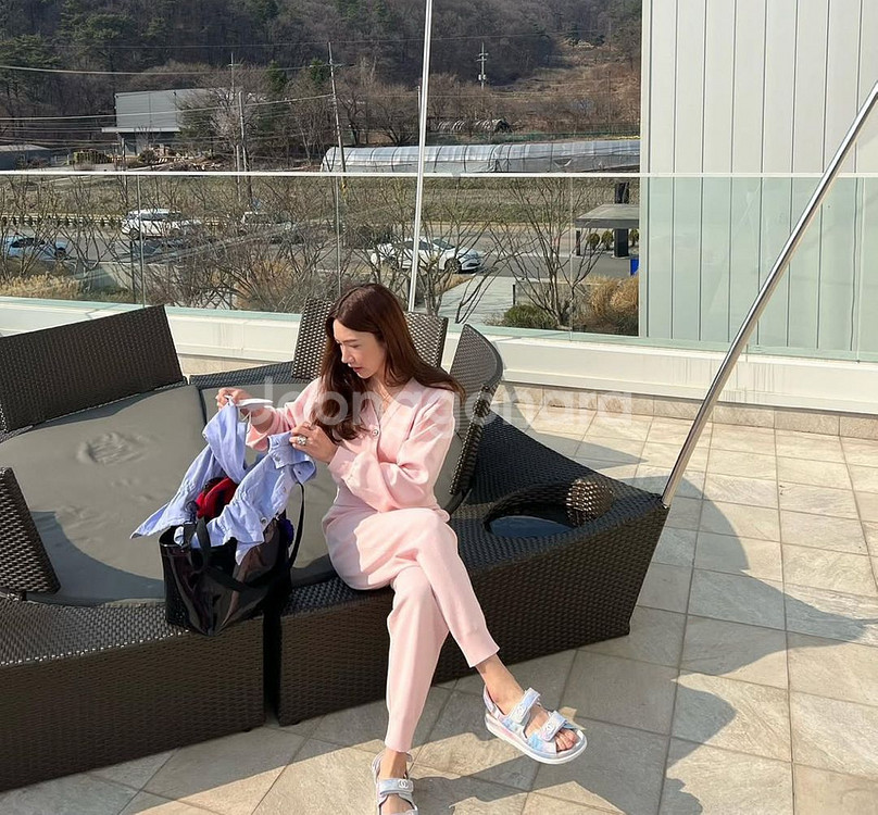 비클라 CROP KNIT CARDIGAN PANTS--1