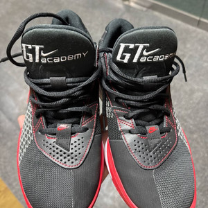 나이키 gt 아카데미 270
