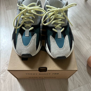 [255] 이지부스트 700 웨이브러너
