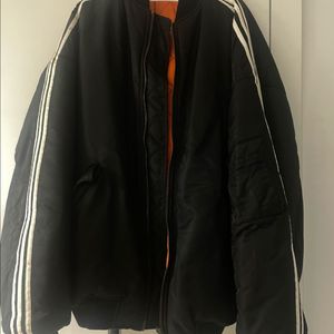 발렌시아가 아디다스 봄버