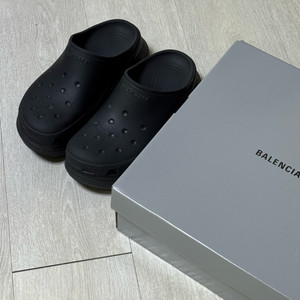 발렌시아가 크록스 블랙 뮬 42size
