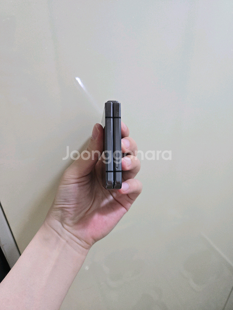 갤럭시 z플립5 (256) 그라파이트 팝니다--1