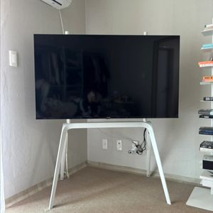 프리즘코리아 4K UHD LED TV 스탠드 포함