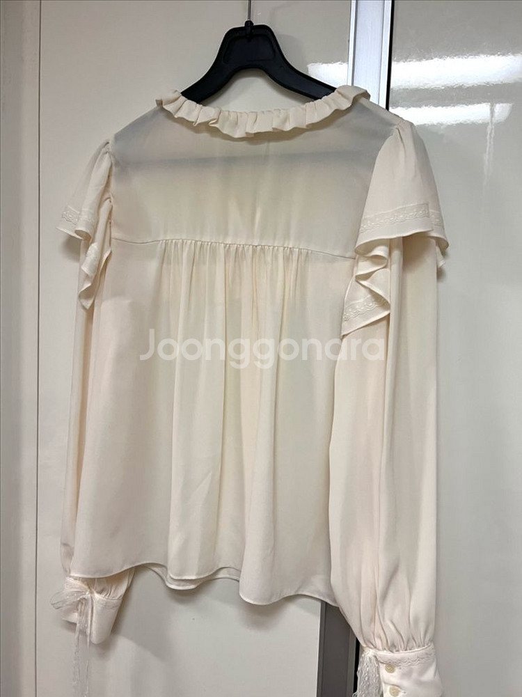 쟈니헤잇재즈 브이넥 레이스 블라우스 프릴 러플 셔링--5