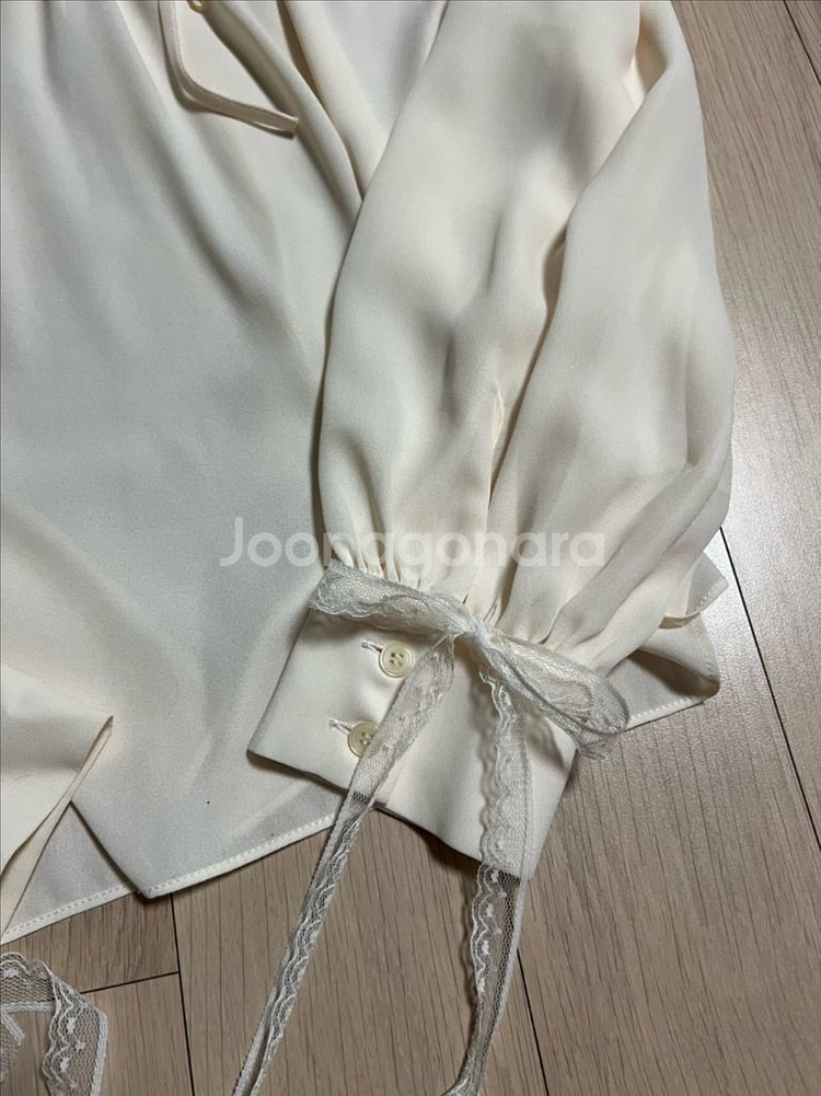 쟈니헤잇재즈 브이넥 레이스 블라우스 프릴 러플 셔링--8