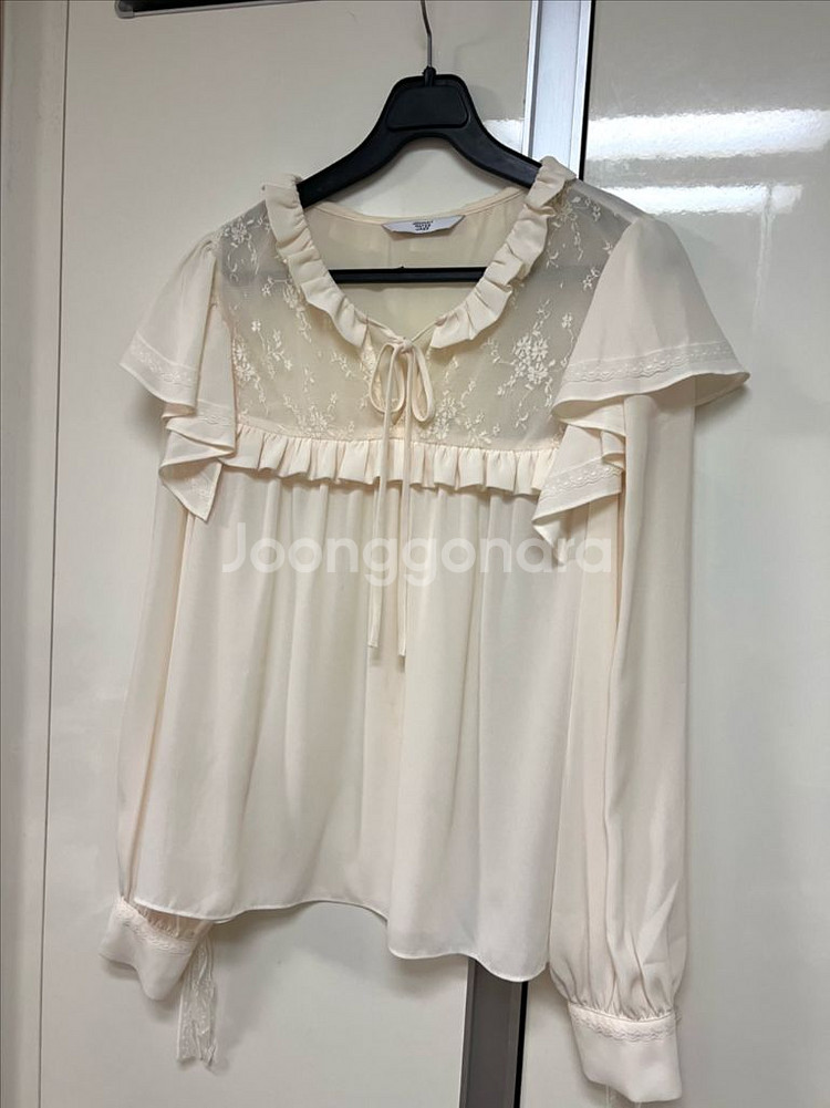 쟈니헤잇재즈 브이넥 레이스 블라우스 프릴 러플 셔링--4