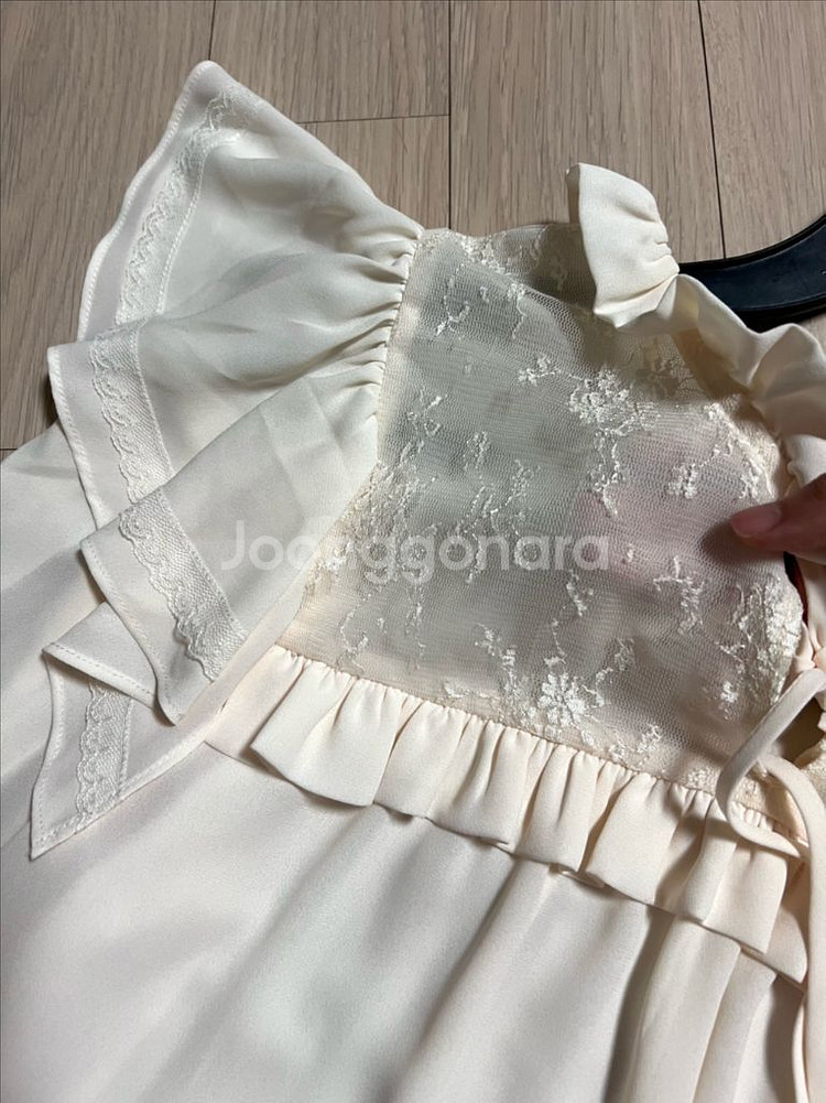 쟈니헤잇재즈 브이넥 레이스 블라우스 프릴 러플 셔링--6