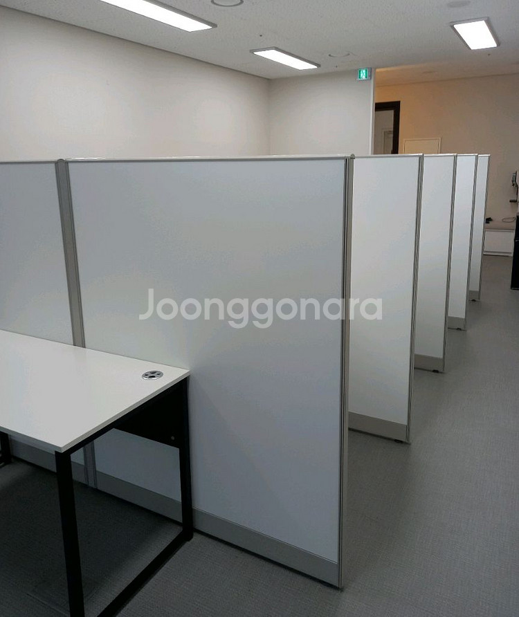 파티션 책상 의자 철제캐비넷 철재옷장 원탁 작업탁자--4