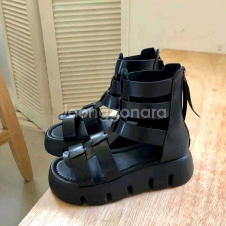 글래디에이터 스트랩 통굽 샌들 5cm 블랙 235--1