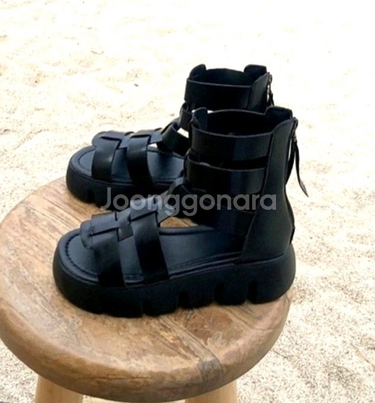글래디에이터 스트랩 통굽 샌들 5cm 블랙 235--6