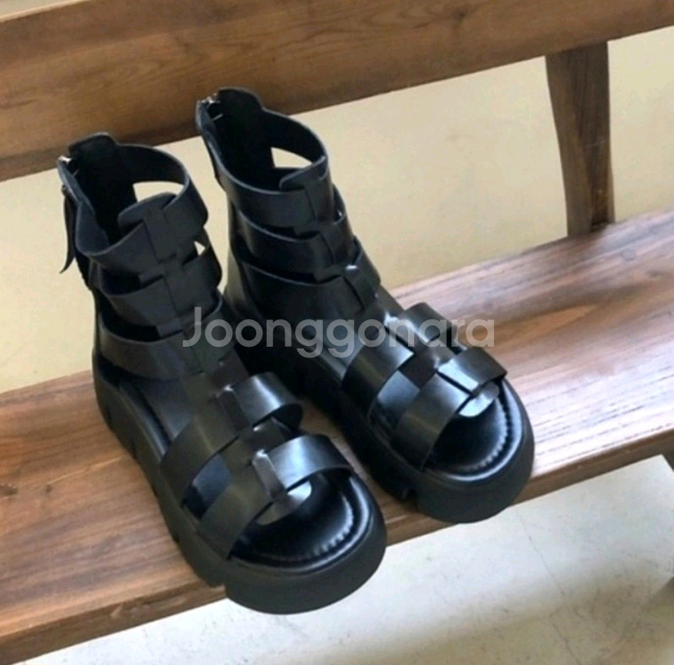 글래디에이터 스트랩 통굽 샌들 5cm 블랙 235--4