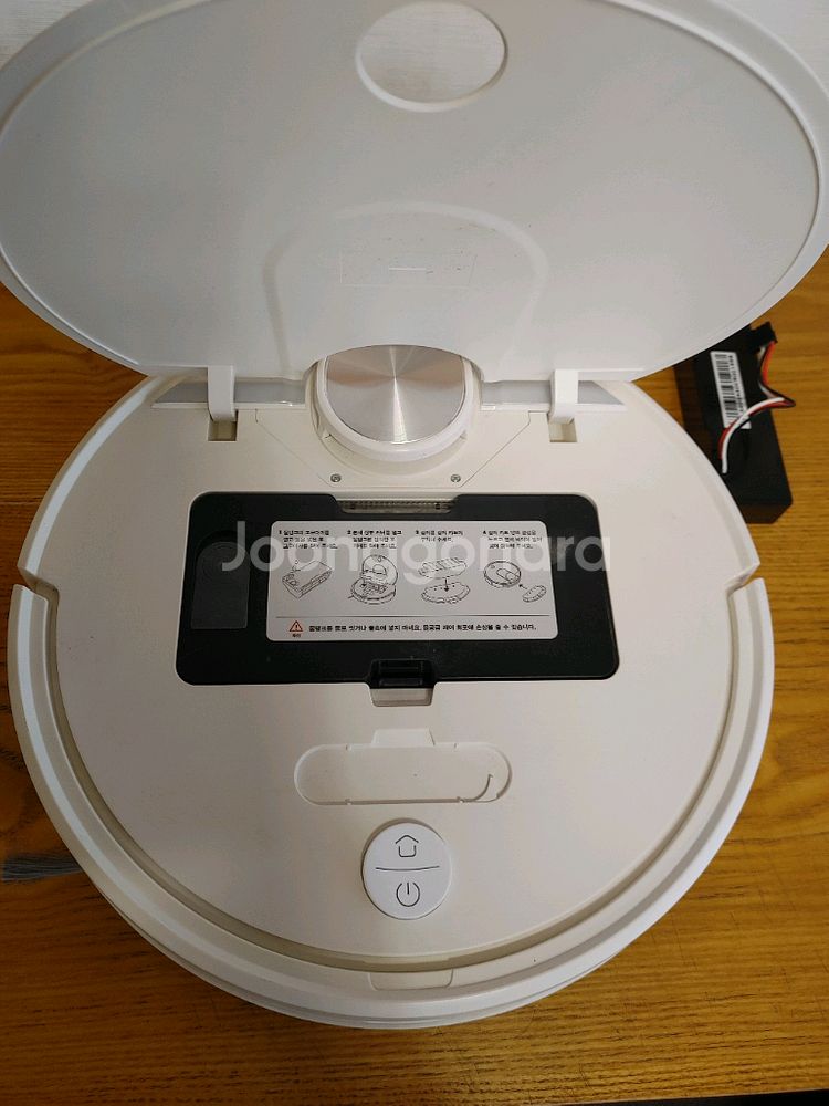 에브리봇 로봇청소기 3i 방전이라 부품용으로 판매합니다--1
