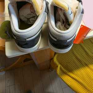 조던1로우 까치 에디션 255사이즈