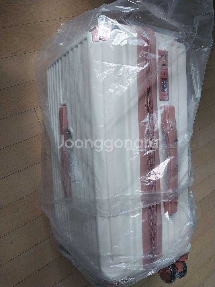 캣티컬렉션 샤르망 캐리어 20인치 새상품--1