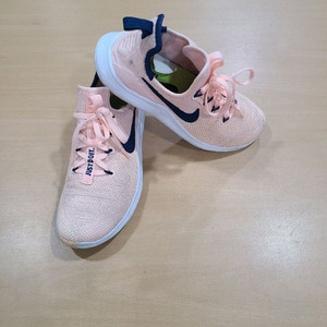 나이키 프리 TR8 230 (무료배송)