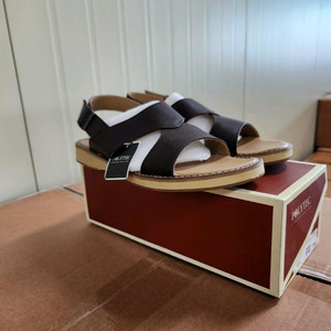 슬림핏 남성샌들 8,000원 입니다 (250~280)