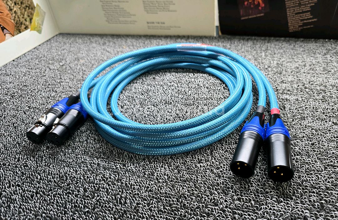 MOGAMI XLR to XLR 2m 1set--1