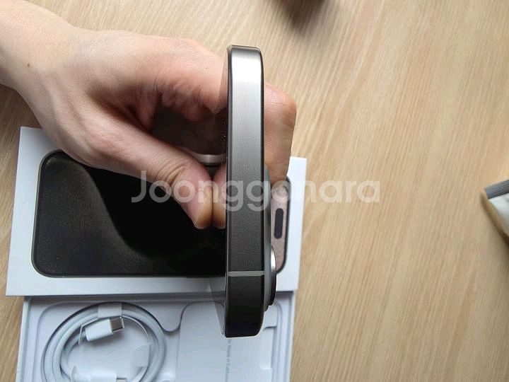 아이폰 15 Pro 티타늄 128GB--4