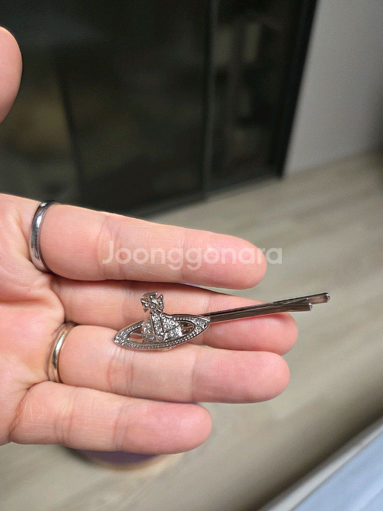 비비안웨스트우드헤어핀--1
