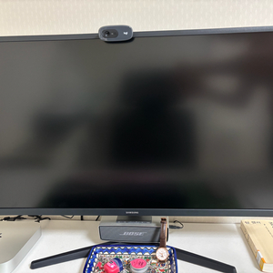 삼성모니터 UHD 32인치 팝니다