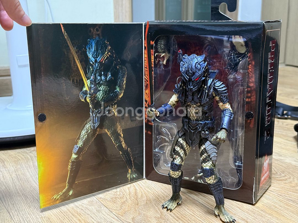 Neca 네카 얼티밋 로스트 아머드 프레데터--0