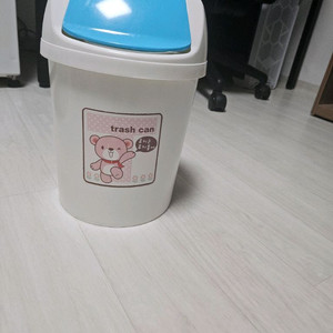 작은 쓰레기통