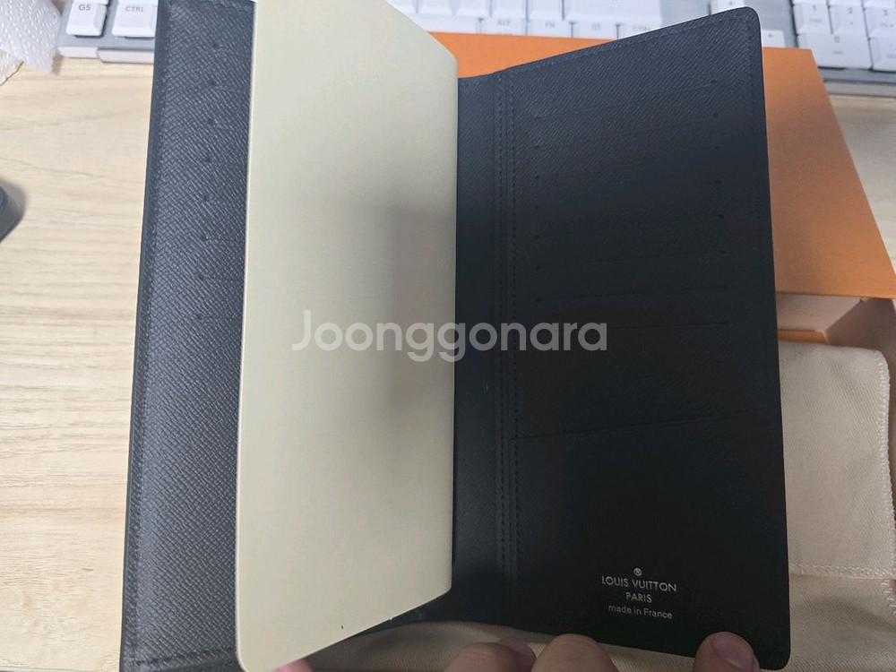 새상품)루이비통 한정판 에삐장지갑 판매--1