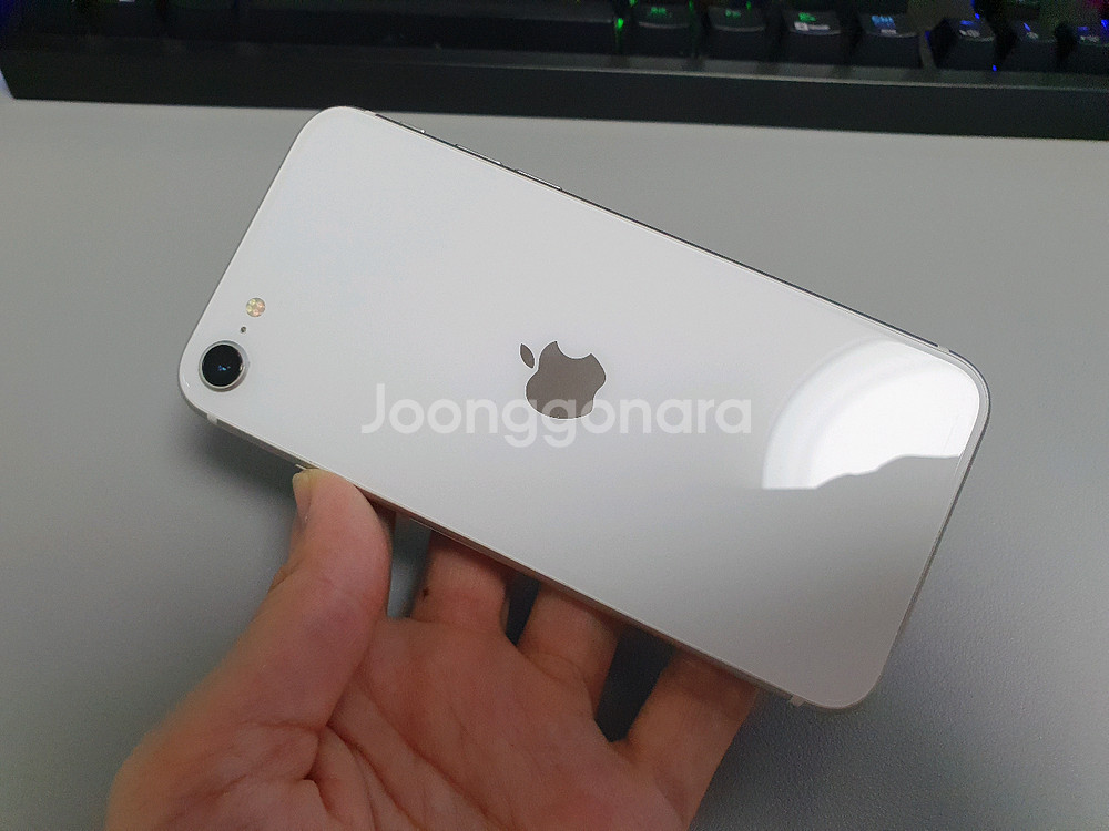 아이폰 SE2 / 64GB / 화이트--3