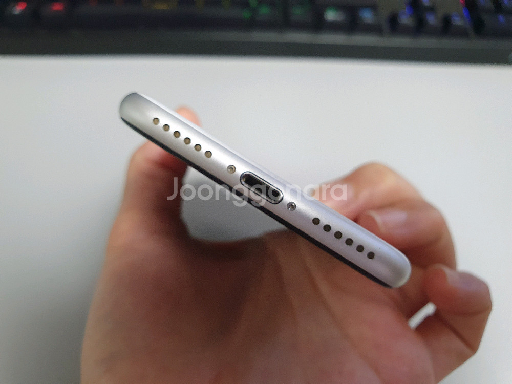 아이폰 SE2 / 64GB / 화이트--9