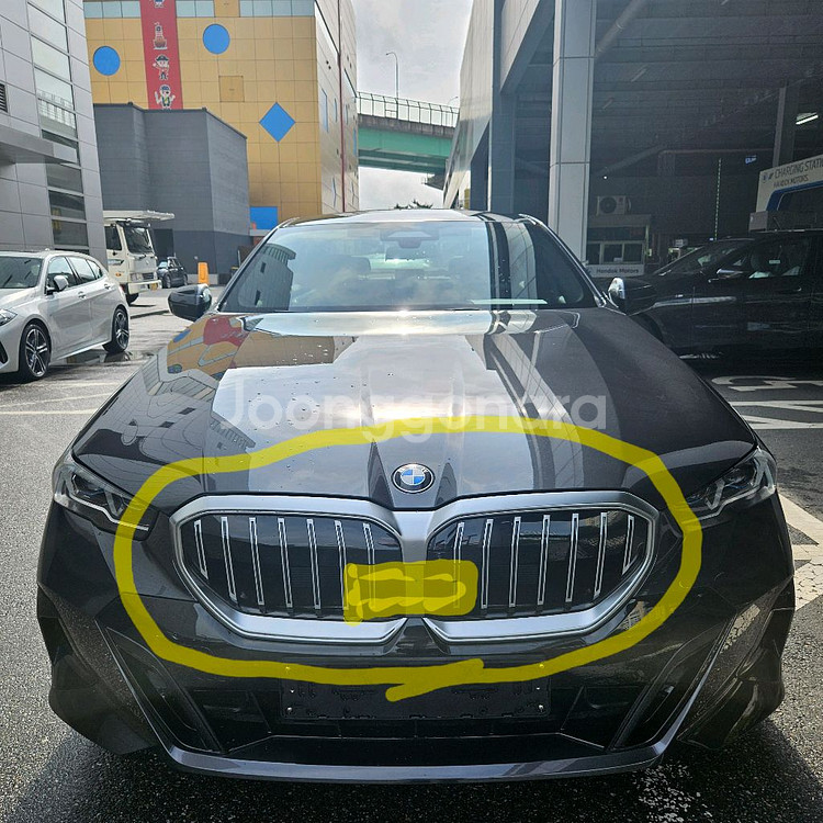 BMW G60 520 I 아이코닉글로우 순정 그릴 판매--1