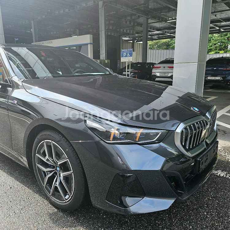 BMW G60 520 I 아이코닉글로우 순정 그릴 판매--0
