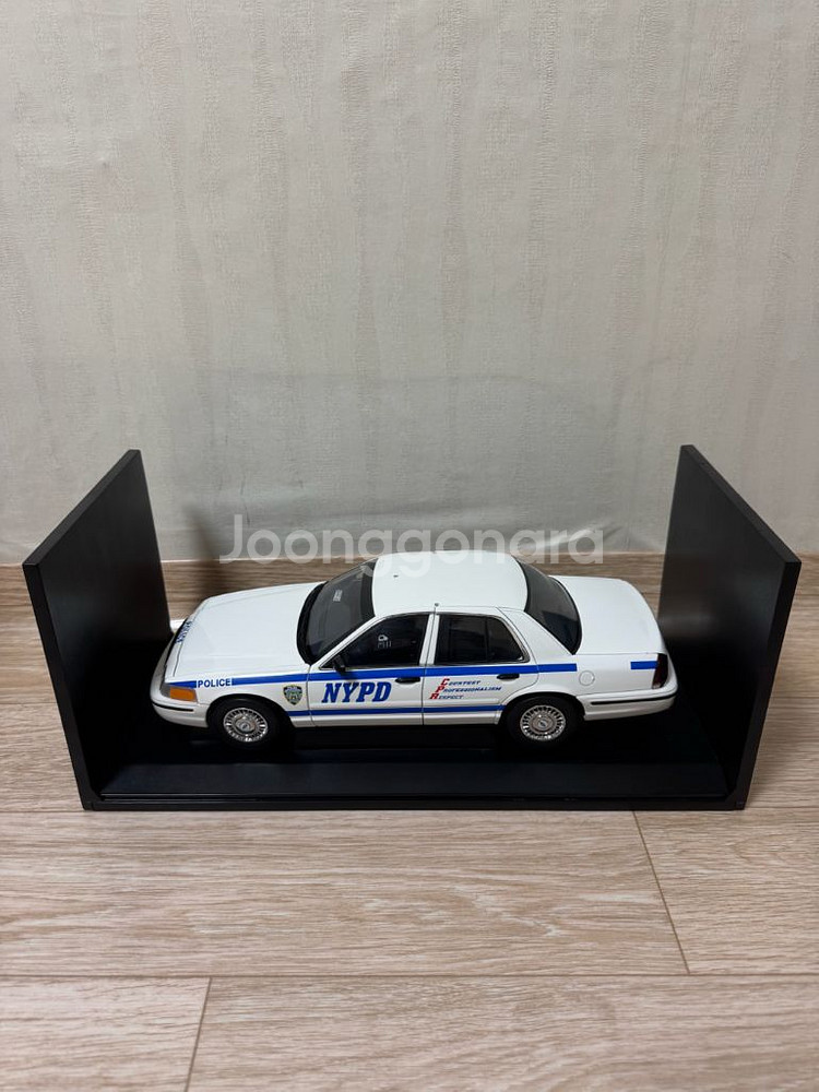 오토아트 NYPD 폴리스 경찰차 1:18 다이캐스트--1