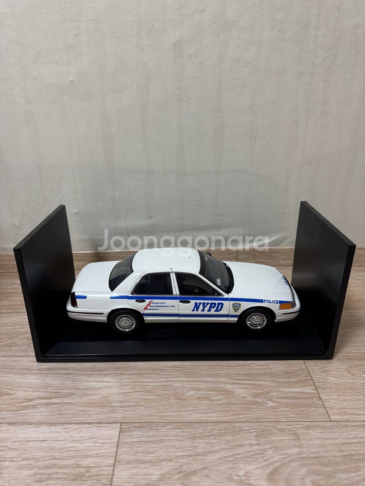 오토아트 NYPD 폴리스 경찰차 1:18 다이캐스트--2
