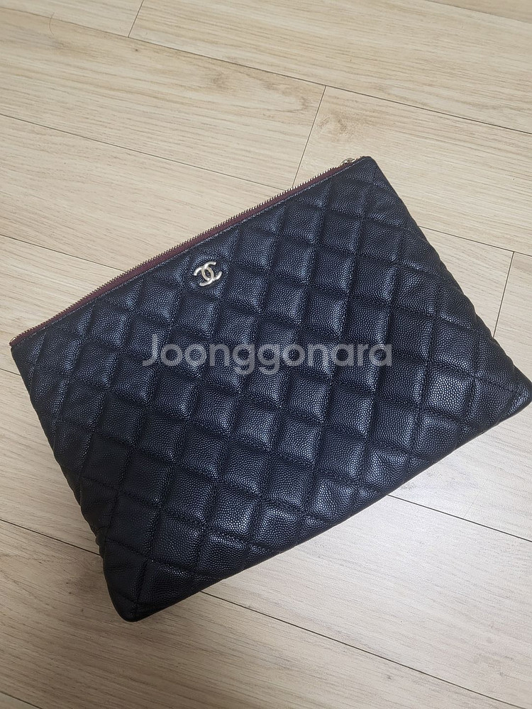 샤넬 금장 캐비어 미듐 블랙 클러치백--0