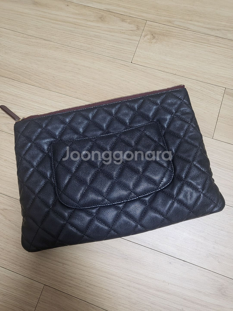 샤넬 금장 캐비어 미듐 블랙 클러치백--4