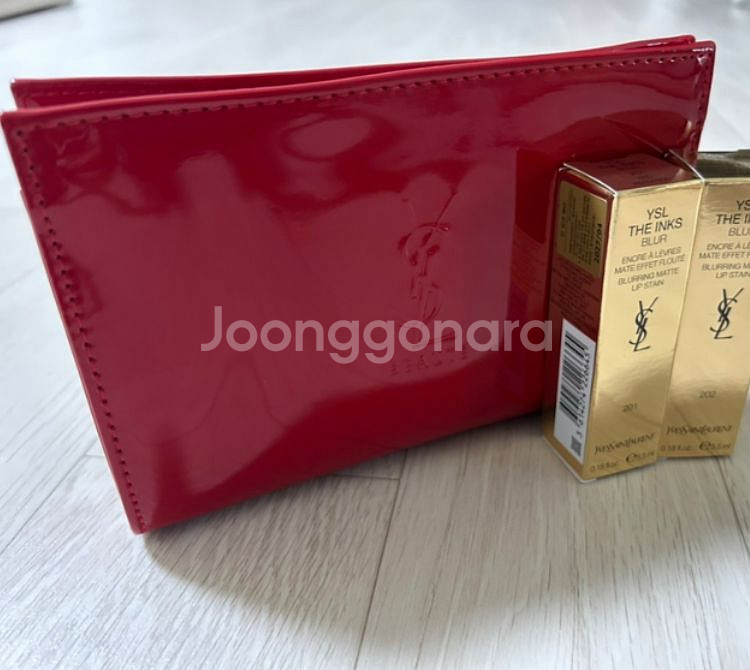 미개봉 새상품 입생로랑 스몰 레드 바이닐 파우치--0