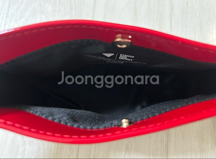 미개봉 새상품 입생로랑 스몰 레드 바이닐 파우치--1