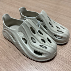 아디다스 폼러너 스타일 아이보리색 260-265새상품