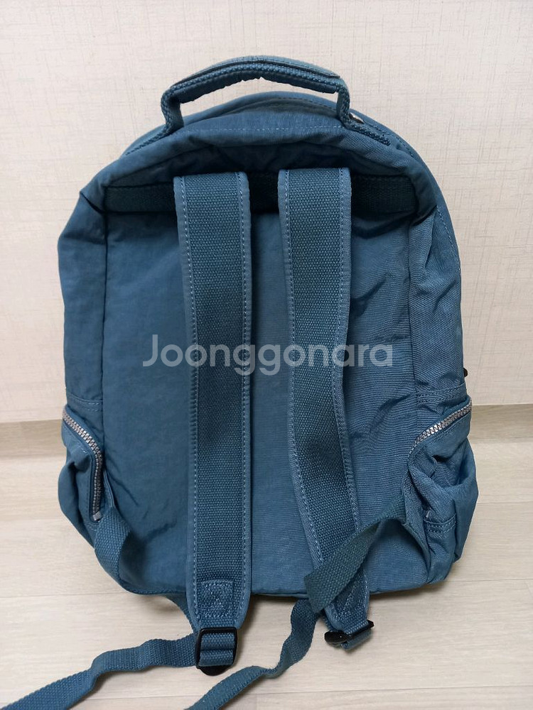 키플링백팩 사용감조금 색상은 키플링 마크색사진7장--1