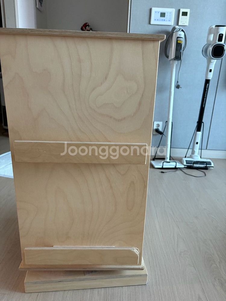 원목 회전책장과 오브제--4