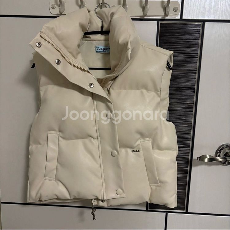 페일제이드 레더 조끼 패딩 아이보리--1