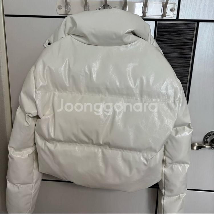 페일제이드 크랙 에나멜 글로시 레더 푸퍼 패딩 화이트--9