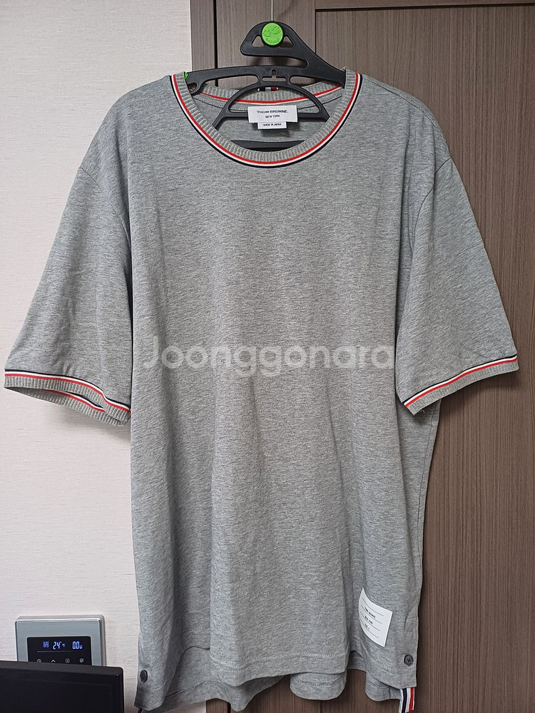 톰브라운 그레이 남성 5사이즈 면소재 반팔 판매합니다.--1