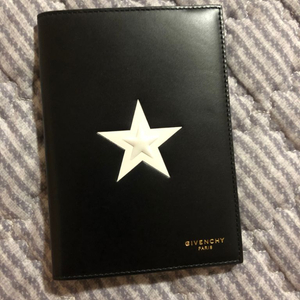 지방시 여권 케이스