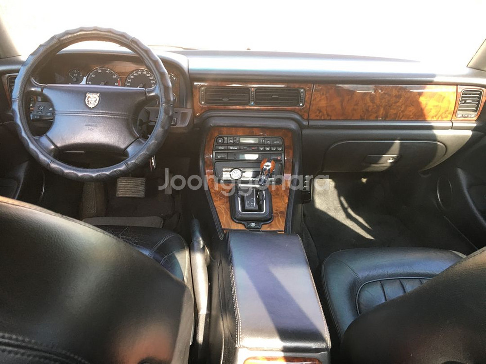 올드카 95년식 재규어 XJ6 X300 판매--7