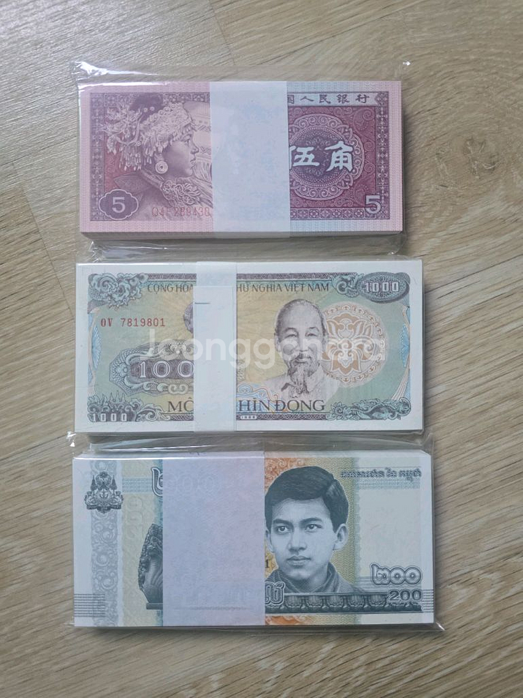 중국 베트남 캄보디아 미사용 지폐 다발 일괄--0