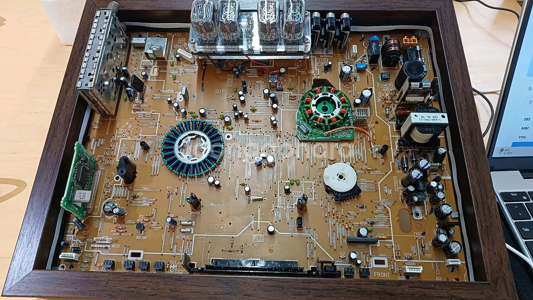 시공간을 담은 아트피스 빈티지 닉시 클락 PCB 어--5