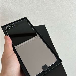갤럭시Z플립6 256G 새제품급+추가포함